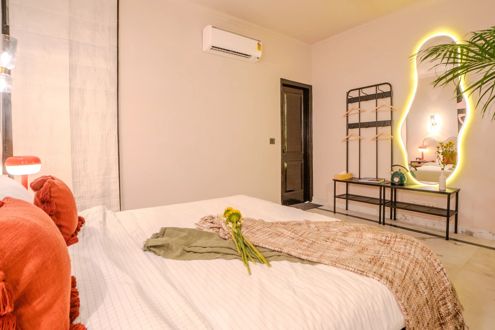 DESIGNER ROOM 1