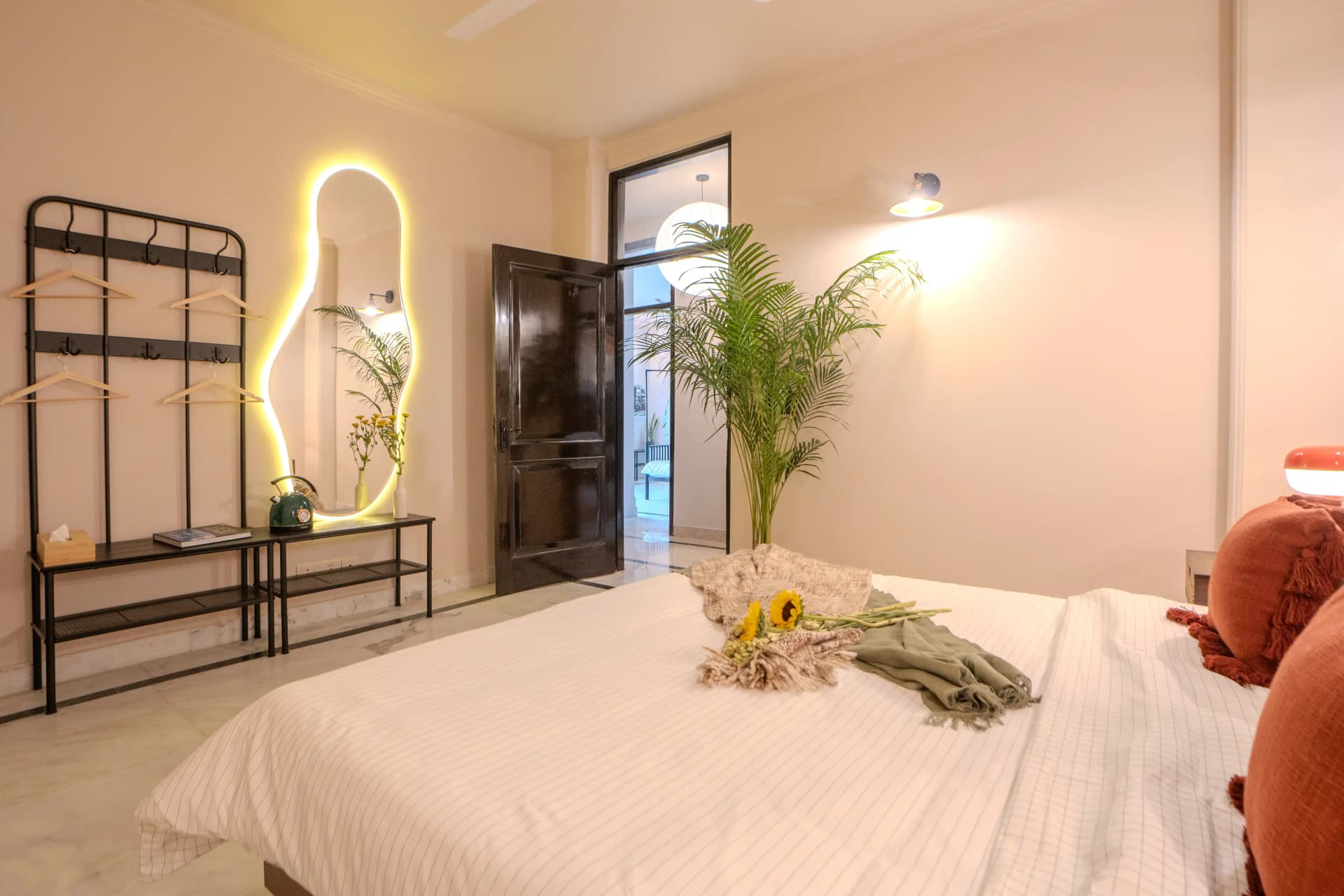 DESIGNER ROOM 1